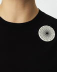 ICON broche no. 02 · SWAN BLACK