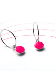 SIGN øreringe · NEON PINK