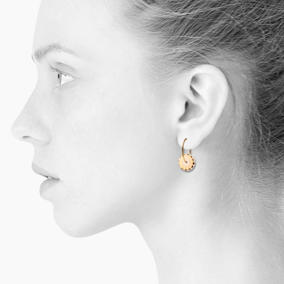 BLOOM øreringe - NUDE/GOLD - SCHERNING smykker