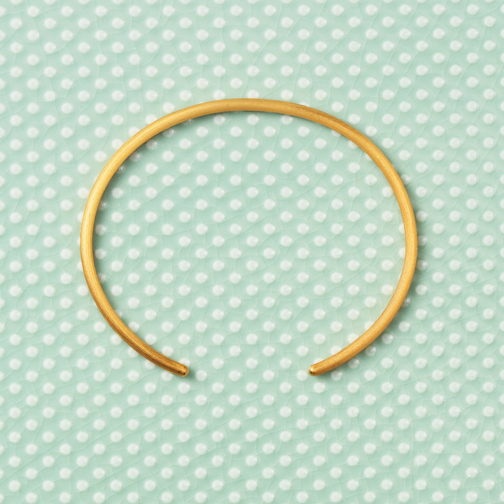 LEE bøjlearmbånd · GOLD