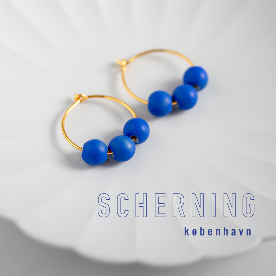 GLOW hoop perleøreringe, 3 perler - ROYAL BLUE - SCHERNING smykker