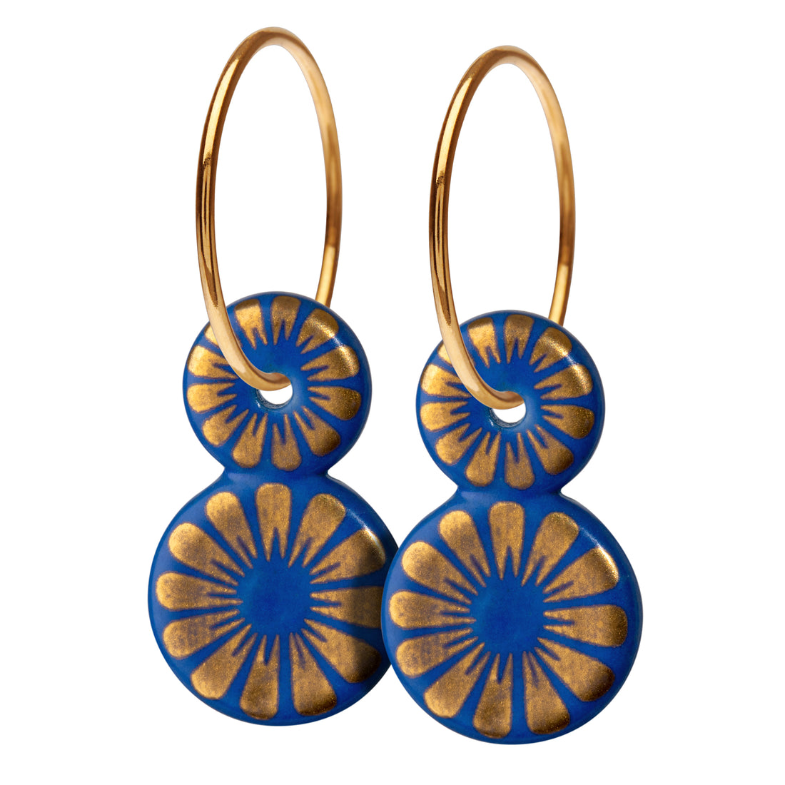 Flot og enkel ørering med håndlavet porcelænsvedhæng, i smuk og klar kongeblå, med SCHERNING's klassiske BLOOM dekoration i mat guld. 