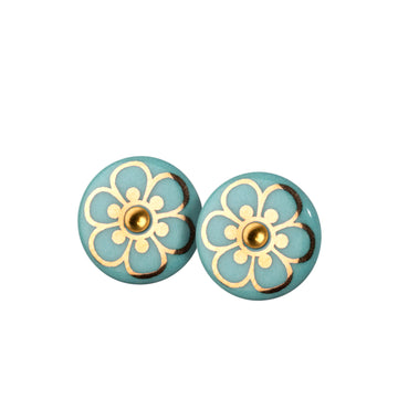Ørestikkere af porcelæn, indfarvet i smuk aquamarin grøn, med den søde FLORA dekoration i blank guld.