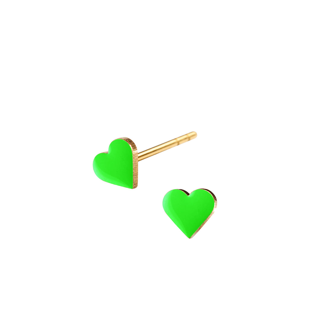 Lille sød hjerteørestik med blank emaljelak i flouriserende klar forårsgrøn. Klassisk, fin og iøjnefaldende.  Forgyldt sterling sølv Mål: 5 x 6 mm  Pris pr. par: 349 DKK  NEON GREEN · Varenr: HE32-50G