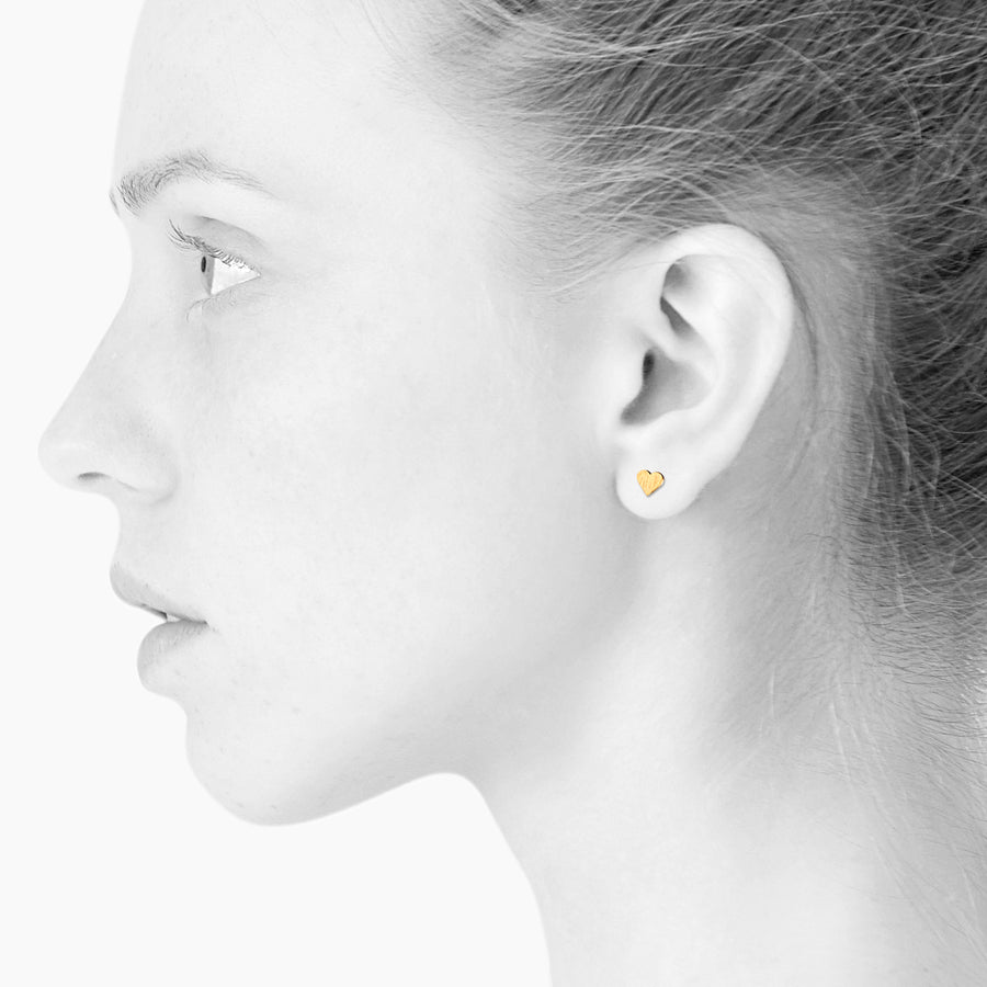 Unikke smykker · SPOT heart ørestikker - GOLD - SCHERNING smykker