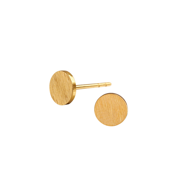 SCHERNING's klassiske SPOT ørestik i forgyldt sølv. Stilren, enkel og smuk.  Forgyldt sterling sølv Dia. 6 mm  Pris pr. par: 349 DKK
